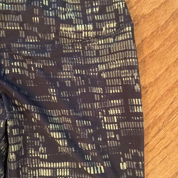 Gander Mountain size, medium leggings, black, and green - Picture 2 of 7